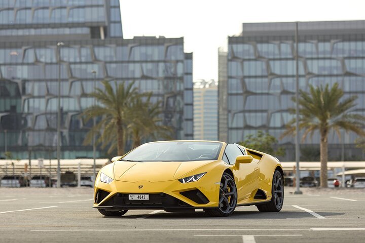 Expert-guide-for-lamborghini-rental-in-dubai-V098